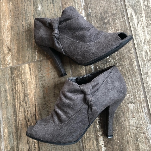 MOSSIMO faux suede scrunched shootie bootie peep toe heels size 6 - Picture 2 of 9
